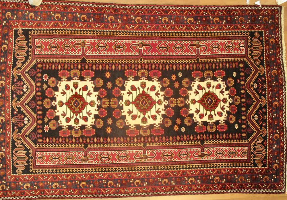 Qashgai, Persian (4' 11" x 7' 7")