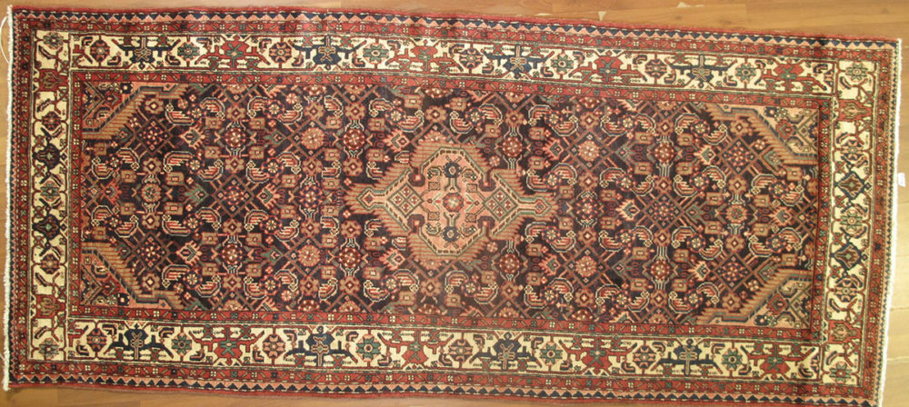 Hamadan, Persian (4' 5" x 10' 4")