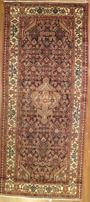 Hamadan, Persian (4' 5" x 10' 4")